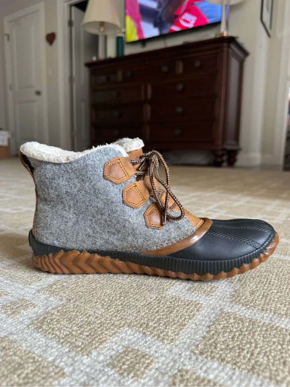 Sorel Out N About Plus Waterproof Felt Duck Boots Gray Tan Size 8.5